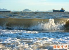 梦见海水涨潮好不好，女人梦见大海涨潮逃生