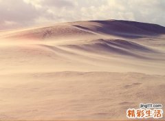 梦见自己飞好吗，做梦梦到自己飞越大漠戈壁