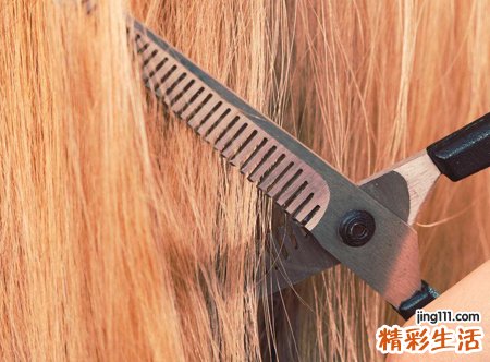 梦见剪发是什么意思，做梦梦到理发师给我剪头发