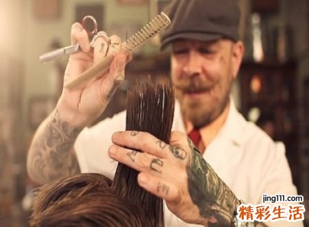 梦见自己剪发好不好，做梦梦到自己亲手剪自己的头发