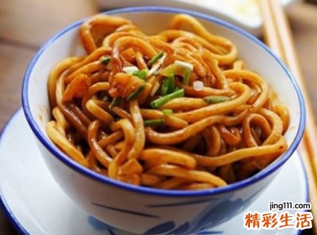 梦见别人吃面条预示什么，女人梦见别人吃面我没吃