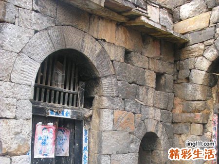 梦见旧房子好不好，梦到小时候住的老房子