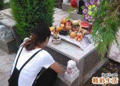 梦见好多坟好不好，女人梦见好多坟