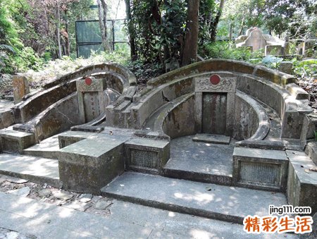 梦见坟墓有什么寓意，女人梦到从坟墓边走过