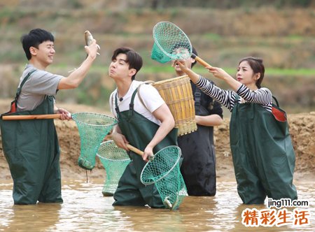 梦见抓鱼有什么预兆，做梦梦到自己用手抓到活鱼