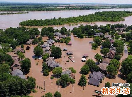 梦见下雨涨水是什么意思，女人梦见下雨河里涨水