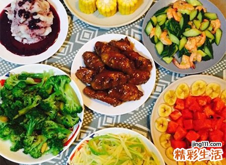 梦见大表哥大表嫂请我和弟弟去吃饭