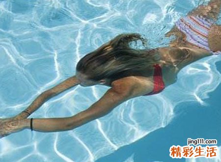 梦见自己游泳有什么预兆,男人梦见自己游泳