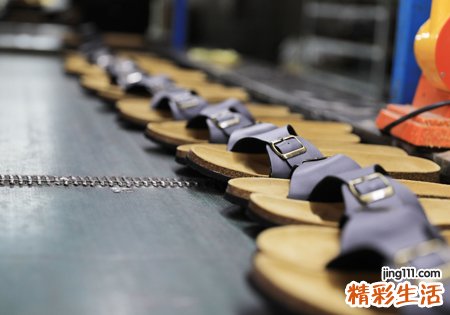 梦见卖拖鞋预示什么，梦到自己卖鞋给别人