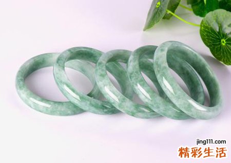 梦见玉有什么寓意，女人梦见绿色的玉