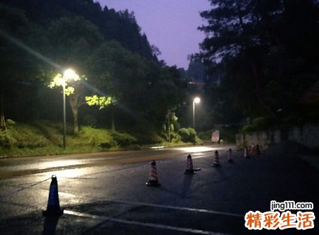 梦见下大雨有什么预兆，女人梦见雨下得非常大