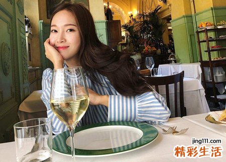 梦见吃饭是什么意思，做梦梦到很多人在一起吃饭