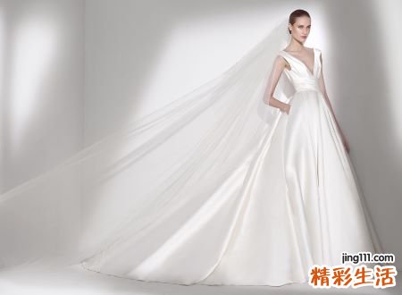 梦见自己穿婚纱好不好，女人梦见自己穿白婚纱