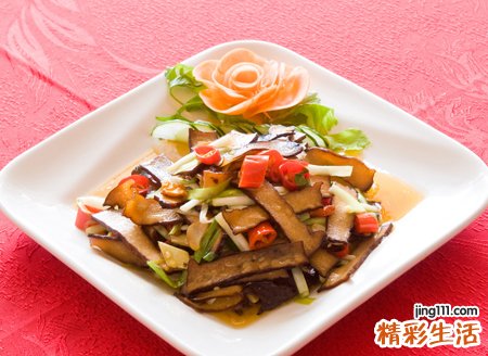 梦见吃菜预示什么，做梦梦到和别人一起吃菜