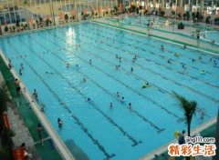 梦见在游泳池游泳好不好，做梦梦到一个大游泳池很多水