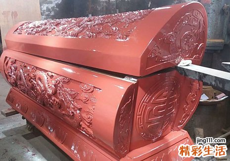 梦见很多棺材好不好，女人做梦梦到好多棺材