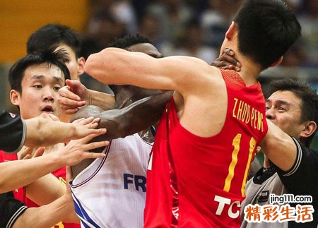 梦见打架是什么意思，做梦梦到很多人混乱打架