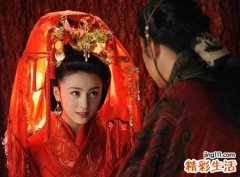 梦见别人穿婚纱是什么意思，未婚女孩梦见穿婚纱