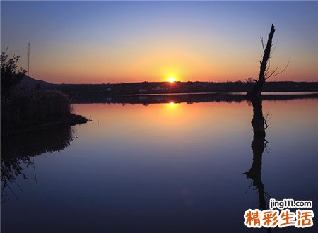 梦见下雨涨水预示什么，做梦梦到下大雨涨水特别高