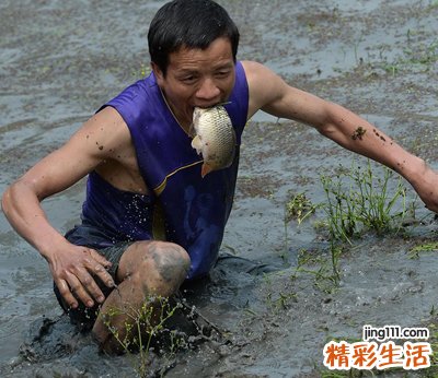 梦见发大水预示什么，做梦梦到发大水有人抓鱼