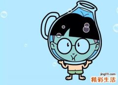 梦见自己掉进水里好吗，女人梦到自己落水被救