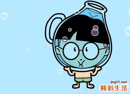 梦见自己掉进水里好吗，女人梦到自己落水被救