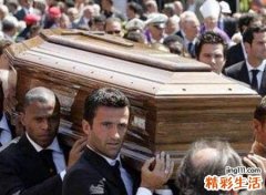 梦见自己抬棺材好不好，梦到自己和别人抬棺材走