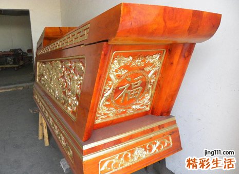 梦见别人抬棺材有什么寓意，做梦梦到一群人抬棺材出殡