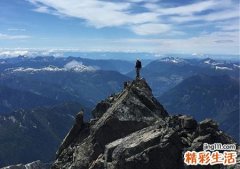 梦见站在高处是什么意思，梦到自己站得特别高