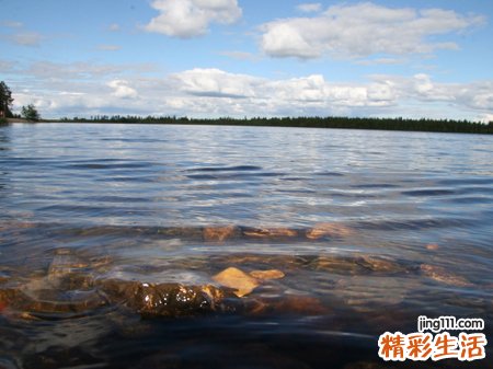 梦见流鼻血好吗，梦到自己哗哗的流鼻血