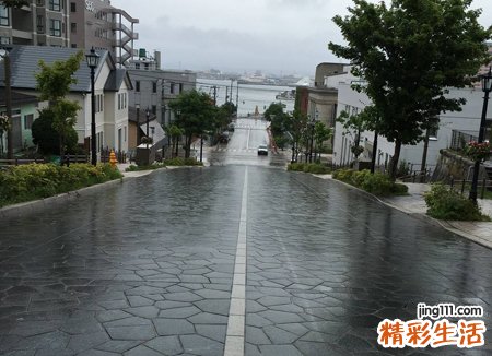 梦见暴风雨是什么意思，做梦梦到暴风雨吹进家里了