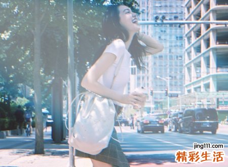 让自己轻松点有意境的文艺昵称，女生网名灯光再亮也抱住你