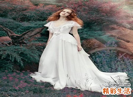 梦见别人穿婚纱好吗，做梦梦到好多穿婚纱的人