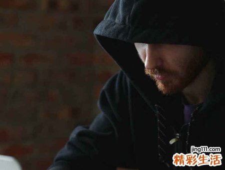 梦见躲藏有什么预兆，做梦梦到到处躲藏很害怕