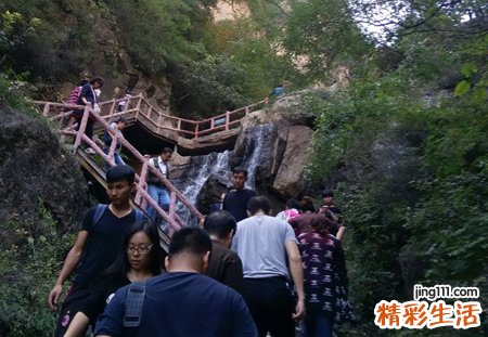 梦见爬山有什么预兆，做梦梦到和很多人一起爬山