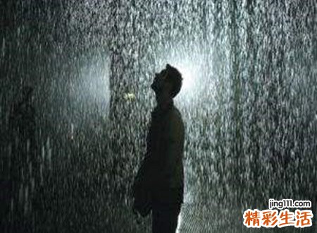 梦见被雨淋湿预示什么，做梦梦到大雨淋湿自己奔跑