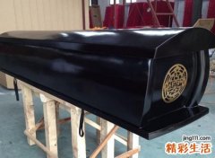 梦见躺在棺材里好吗，做梦梦见老公躺在棺材里