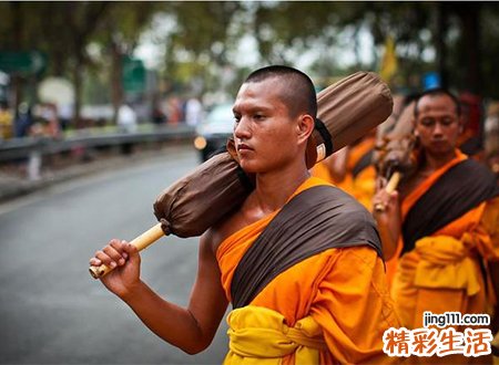 梦见僧人好不好,做梦梦到僧人给我剃头发