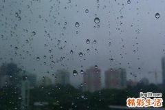 梦见大雨有什么预兆，女人梦见雷电交加大雨