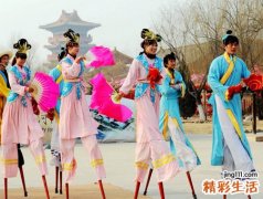 梦见踩高跷好不好，女人梦见别人踩高跷