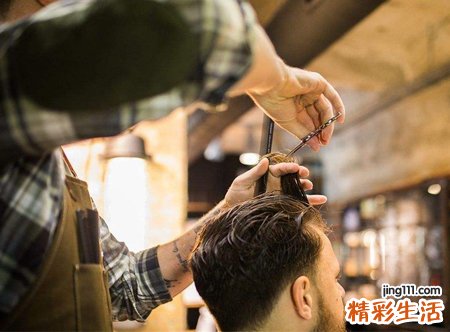 梦见理发有什么预兆，做梦梦到理发后很不满意