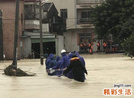 梦见家里发大水好吗，做梦梦到家里发大水冲走好多家具