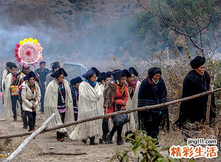 梦见奔丧是好是坏，做梦梦到旅行途中遇见奔丧的队伍