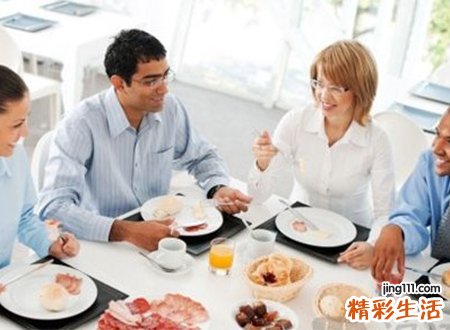 梦见请客吃饭啥意思，做梦梦到老板请我在香格里拉吃饭