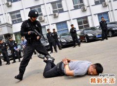 梦见警察预示什么，做梦梦到警察帮助自己