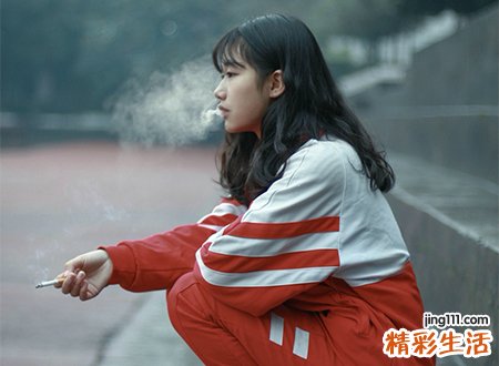 梦见班主任啥意思，梦到在教室里抽烟被班主任发现