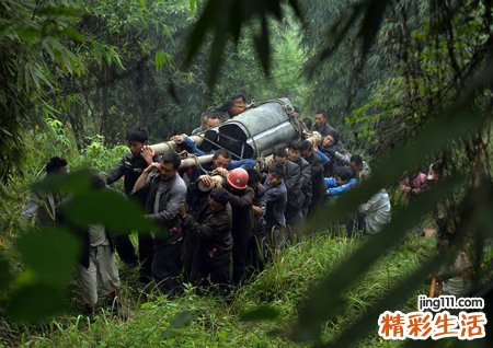 梦见抬死人是什么意思，做梦梦到和别人一起抬死人
