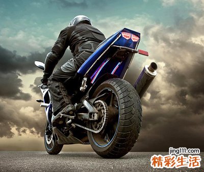 梦见跌倒怎么回事，梦到在秦岭骑摩托车跌倒受伤