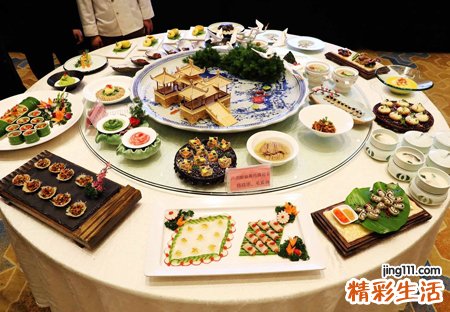 梦见宴席预示什么，做梦梦到很多人参加宴席