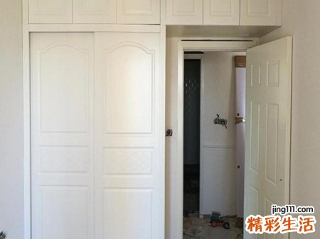梦见门开了说明啥，梦到大风吹开房门